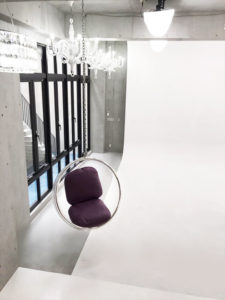 【天井高の白Ｒホリゾントがある都内格安撮影スペース】