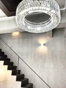 【ゴージャスな背景が美しいレンタル撮影スタジオ】