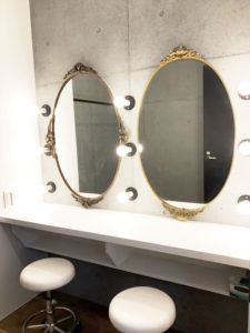 【ゴシック調な白ホリゾントレンタル撮影スタジオ】