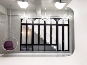 【ゴージャスな背景が美しいレンタル撮影スタジオ】