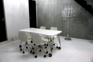 【天井高の白Ｒホリゾントがある都内格安撮影スペース】